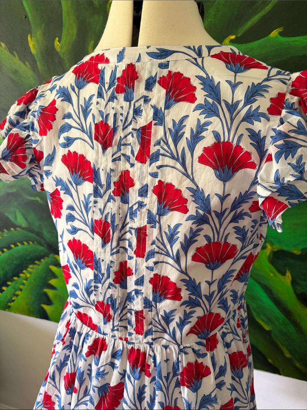Vineyard Vines Red Floral & Blue Leaf V‑Neck Mini Dress - Picture 4 of 8